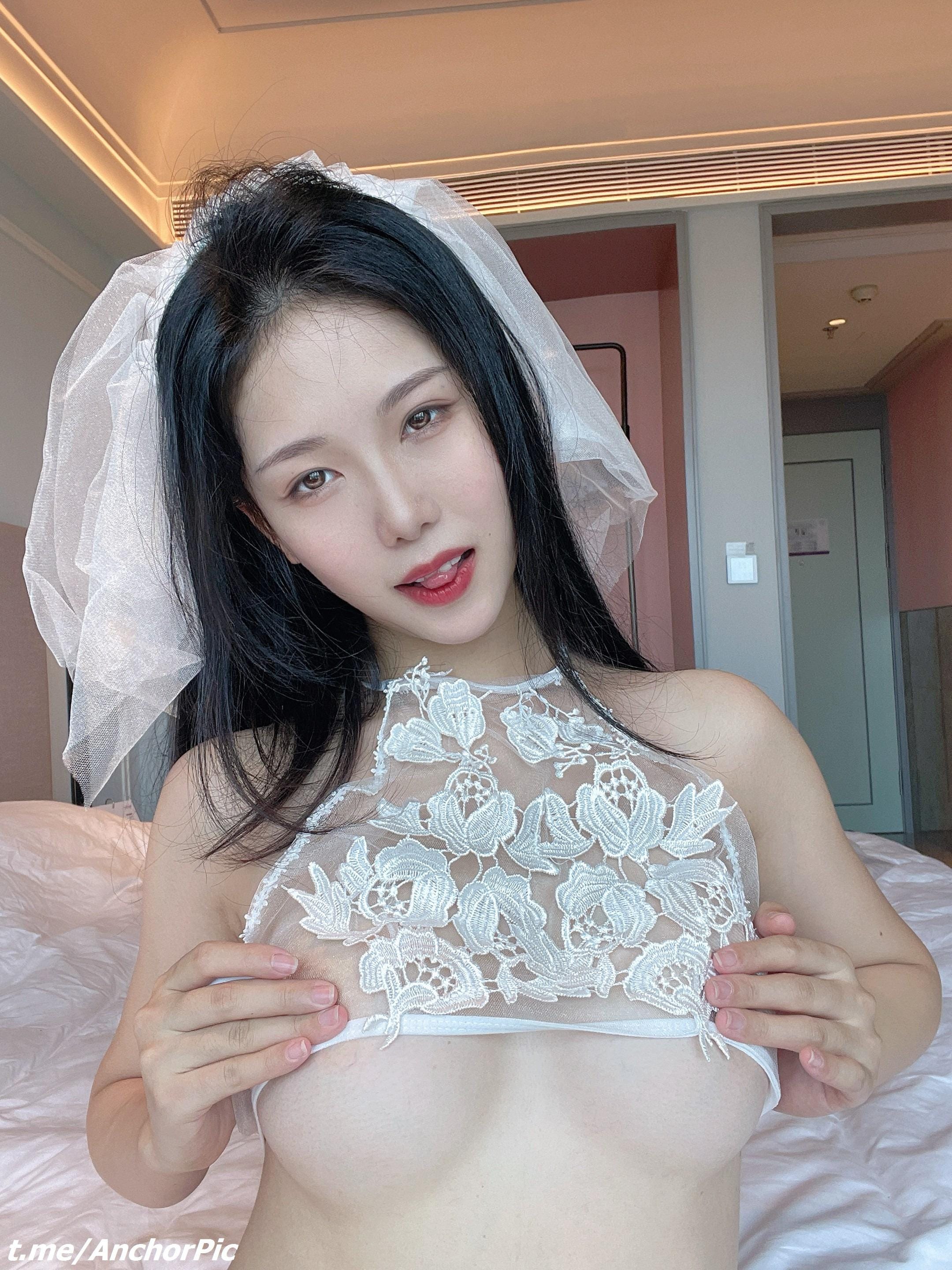 Douniang Lishi Slender Curves Private Session