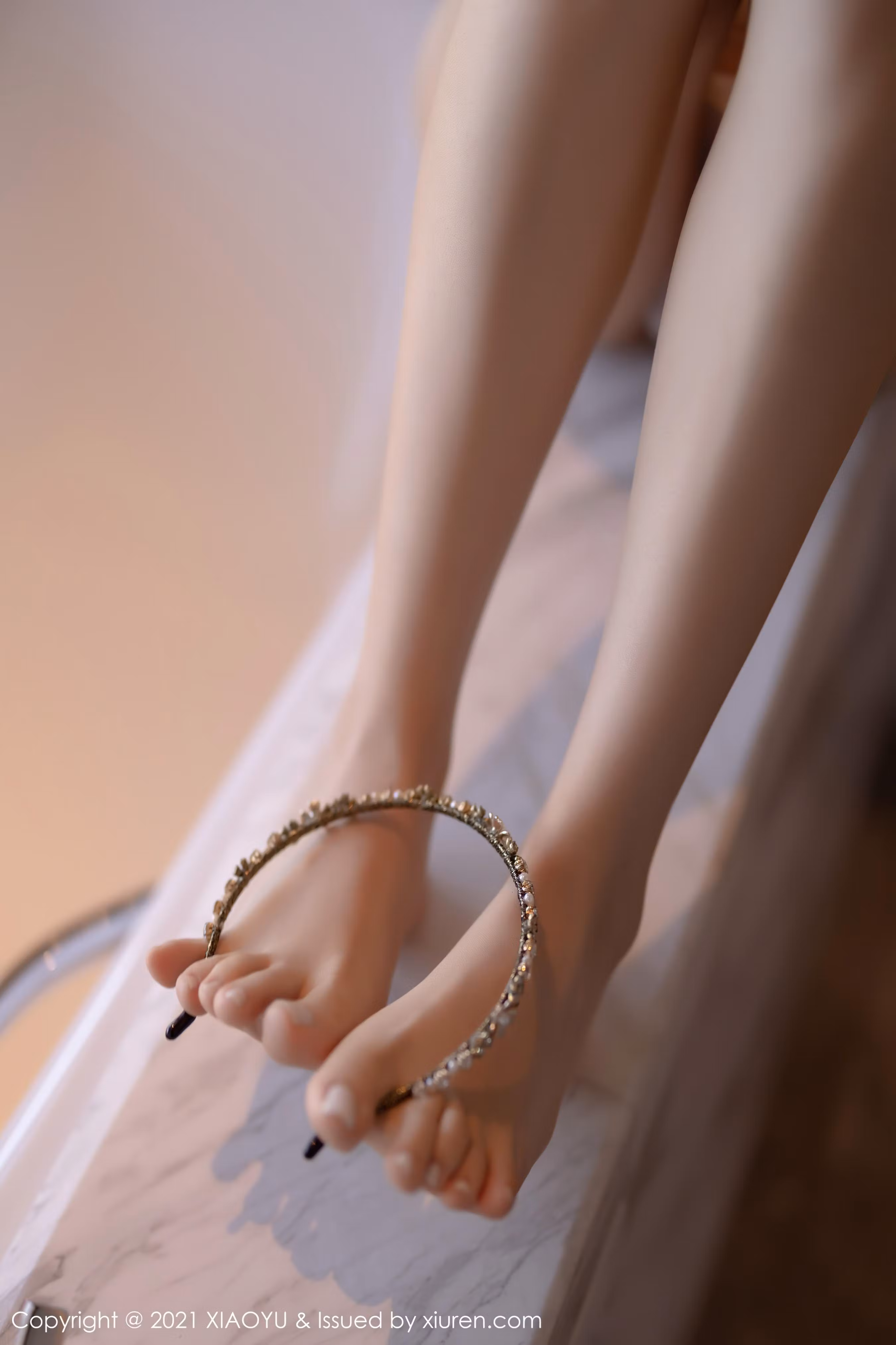 Asian curvy model indoor photo set