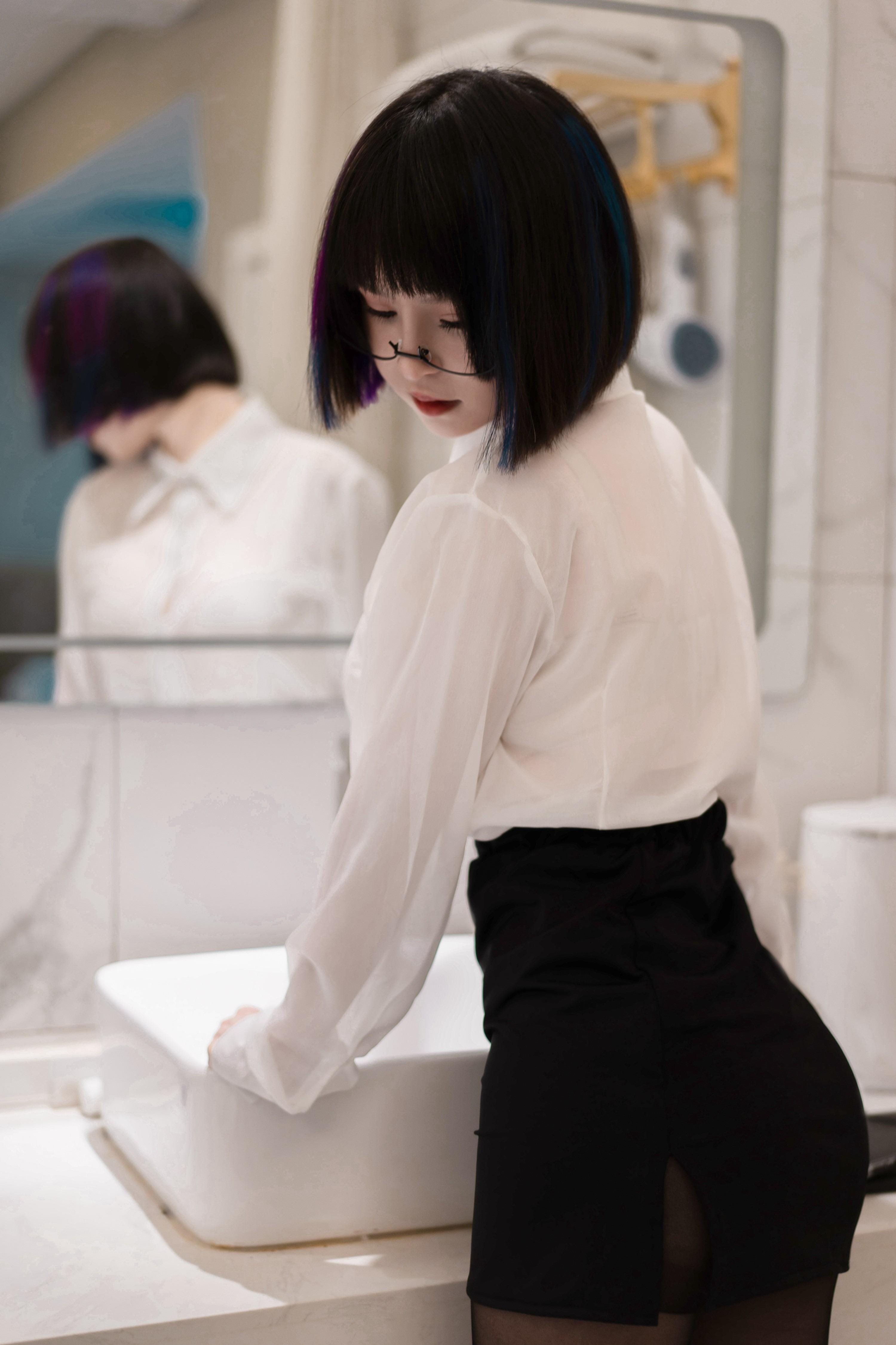 晕崽Zz黑丝秘书职业装特写