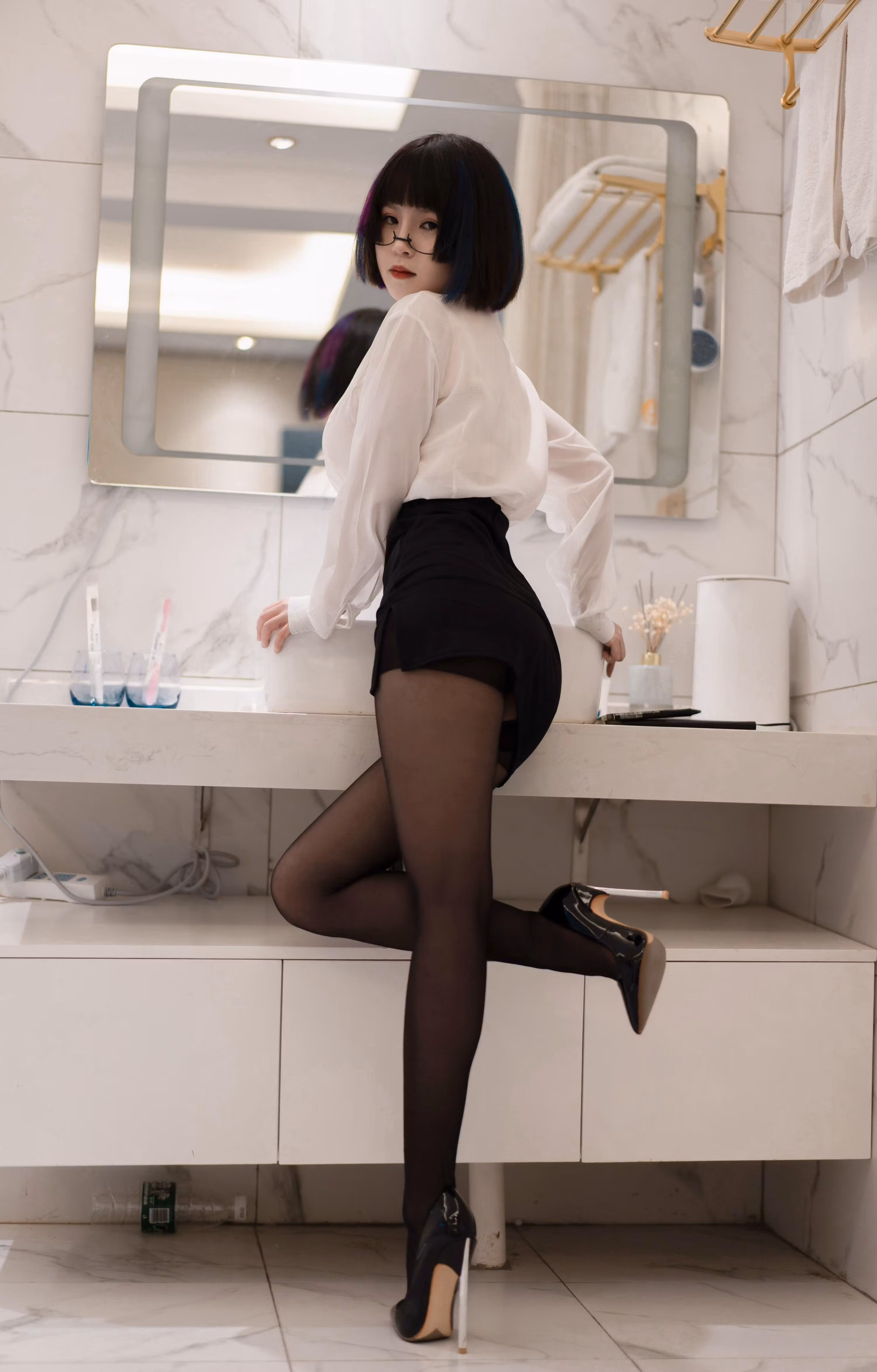 晕崽Zz黑丝秘书职业装特写